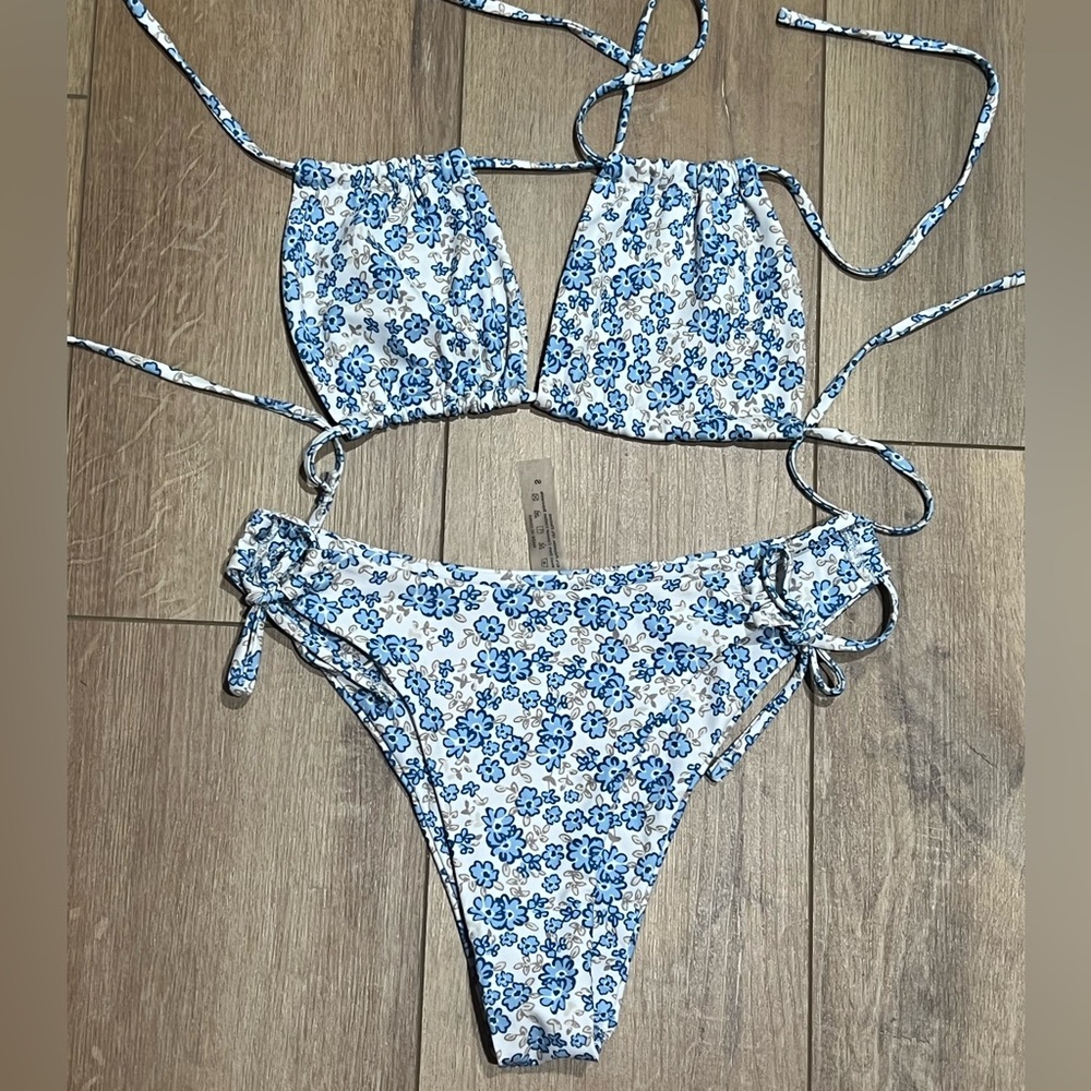 SHEIN Floral Blue and White Cheeky Bikini Set Small